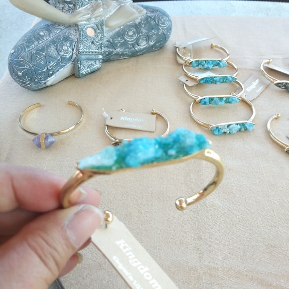 Turquoise color druzzy stone, cuff bracelet - Picture 3 of 5